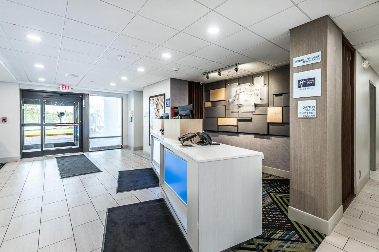 Holiday Inn Express Flint-Campus Area By Ihg Exterior photo