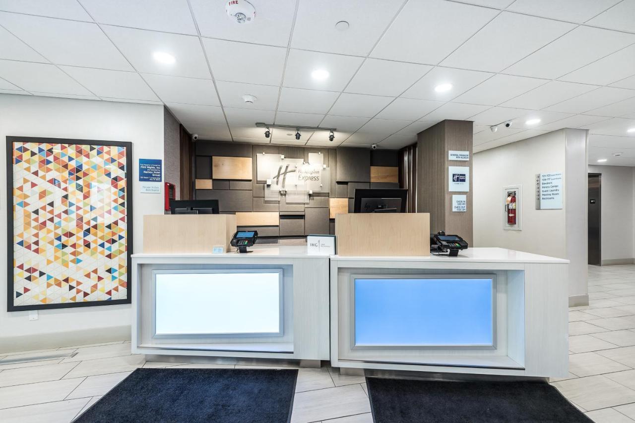 Holiday Inn Express Flint-Campus Area By Ihg Exterior photo