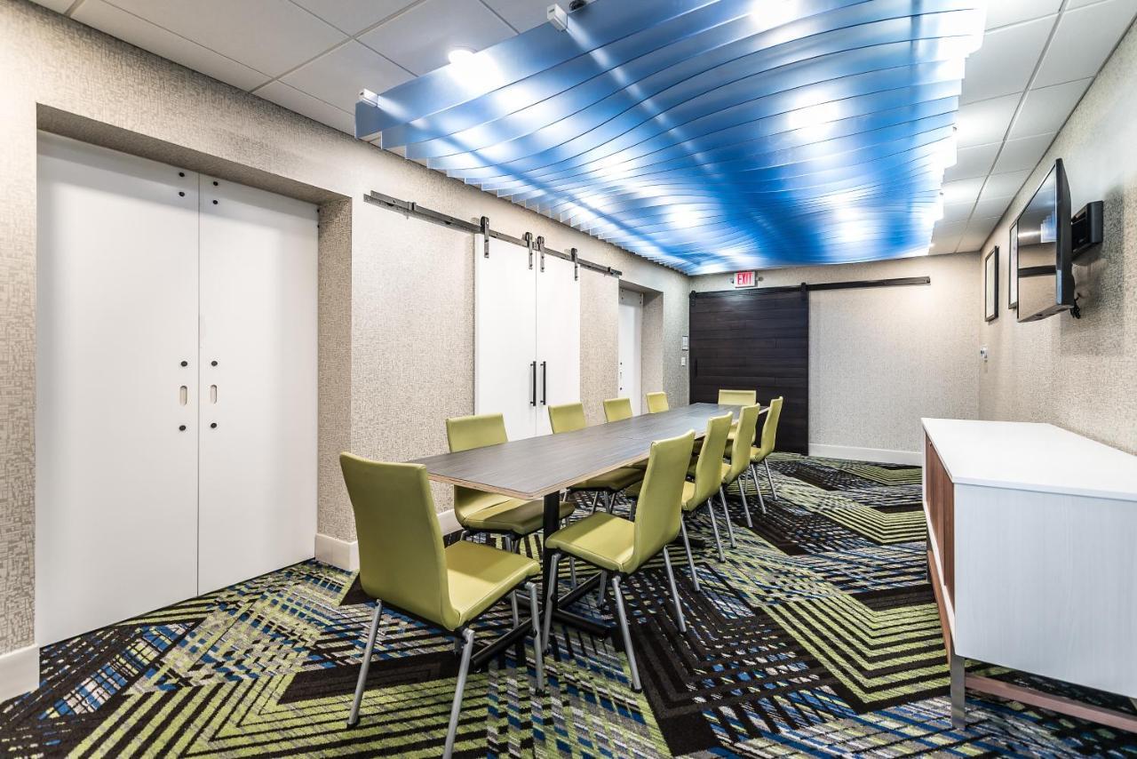 Holiday Inn Express Flint-Campus Area By Ihg Exterior photo