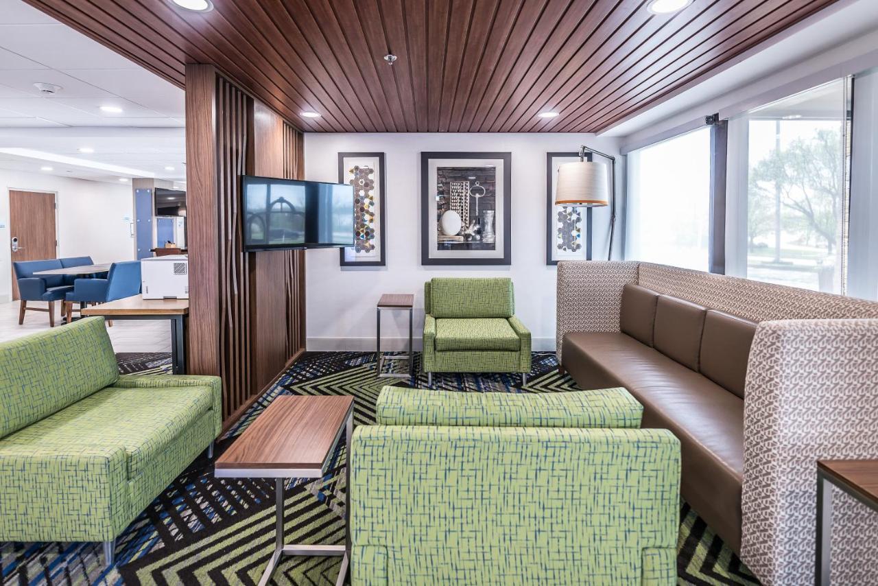 Holiday Inn Express Flint-Campus Area By Ihg Exterior photo