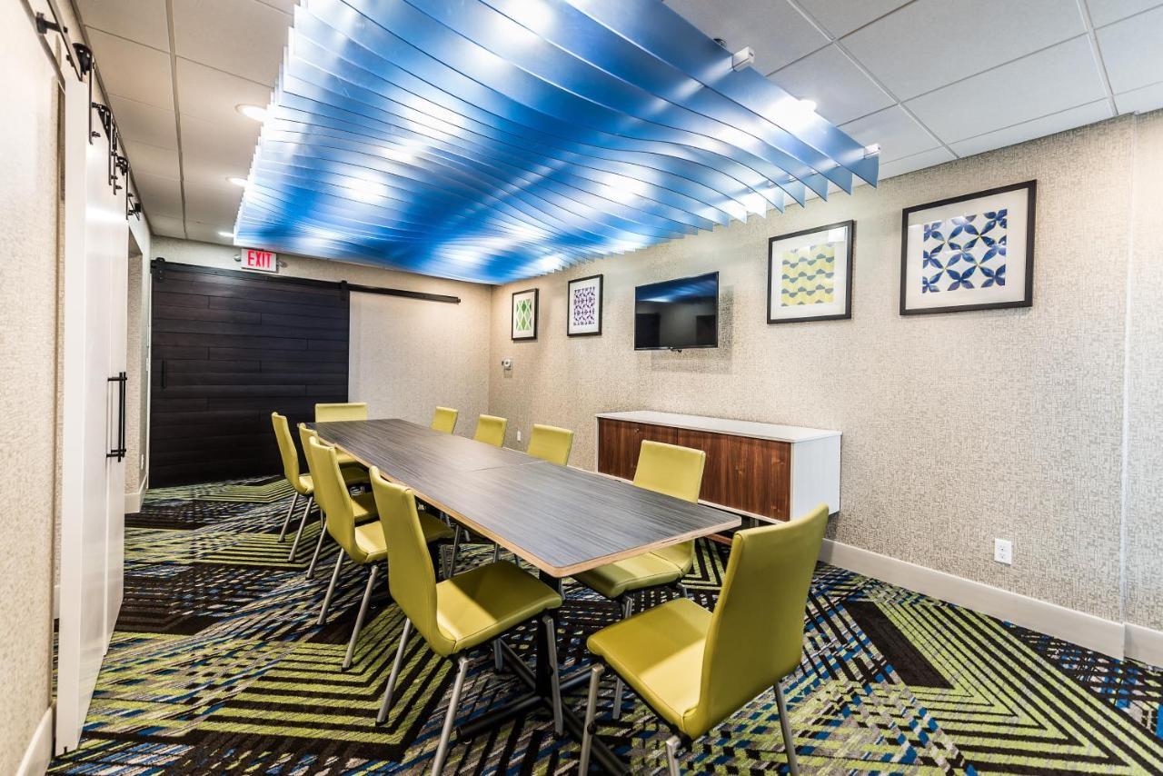 Holiday Inn Express Flint-Campus Area By Ihg Exterior photo