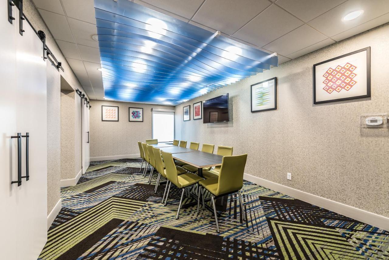 Holiday Inn Express Flint-Campus Area By Ihg Exterior photo