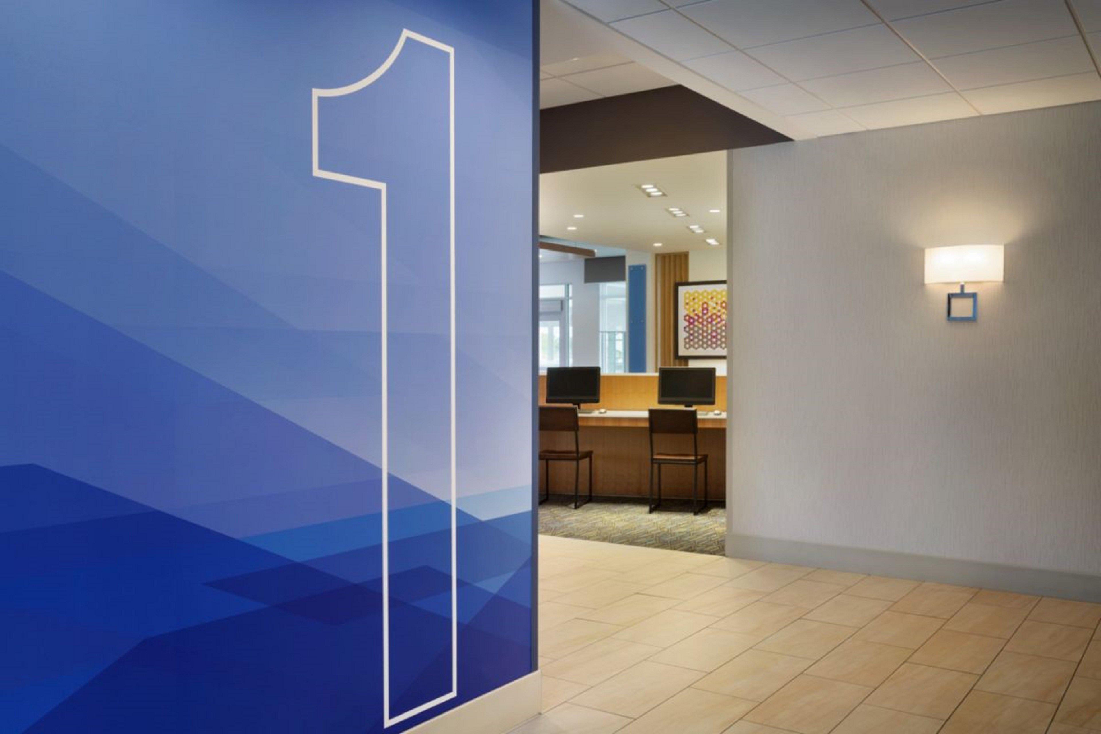 Holiday Inn Express Flint-Campus Area By Ihg Exterior photo